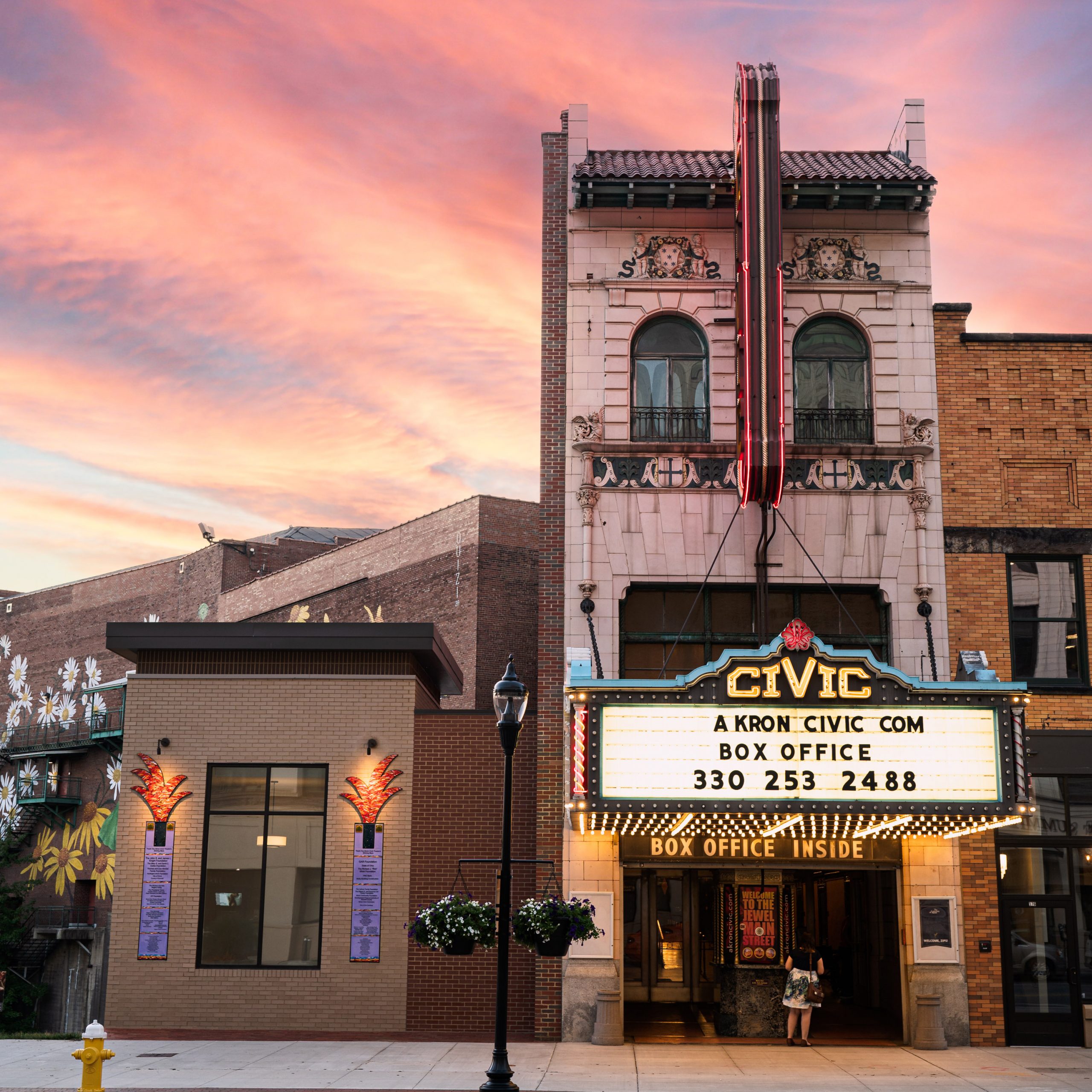 Gong-Akron-Civic-Theatre